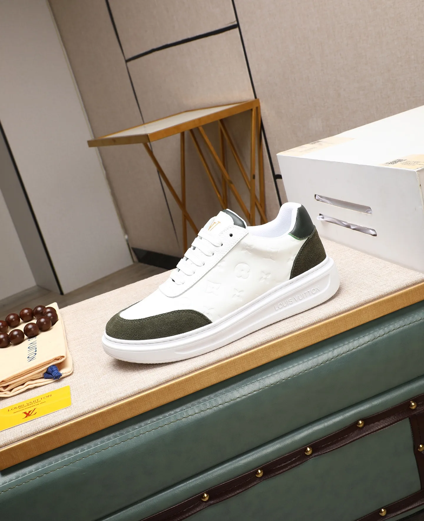 Men's shoes 💰540 📛📛【LOUIS VUITTON】Louis Vuitton new product👟Milan fashion catwalk style🇰🇾🇰🇾LV family logo, celebrity style, a must-have for fashionistas⚠️Classic presbyopia flower➕Water-dyed cow lining➕Special outsole👞Number 38-44 (45 46 custom-made)
